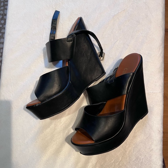 Cathy Jeans Heels Size 7 Black Wedge Open Toe- worn once! - Picture 2 of 4